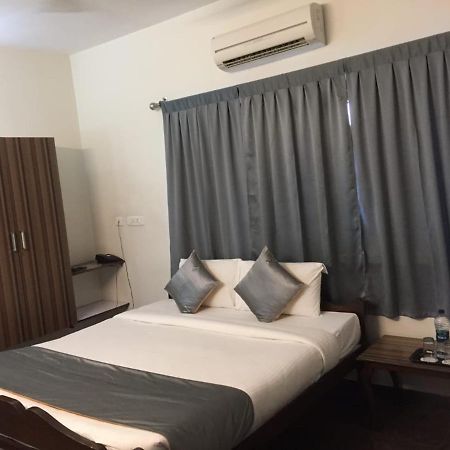 Готель Pp Residency Covelong Екстер'єр фото