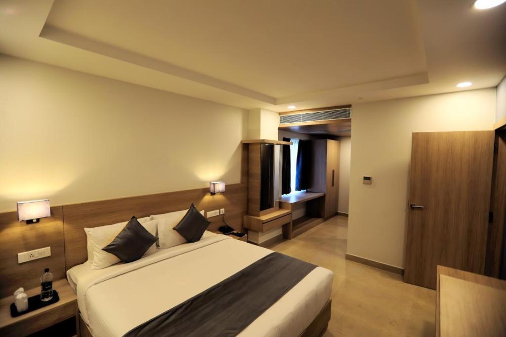Готель Pp Residency Covelong Екстер'єр фото